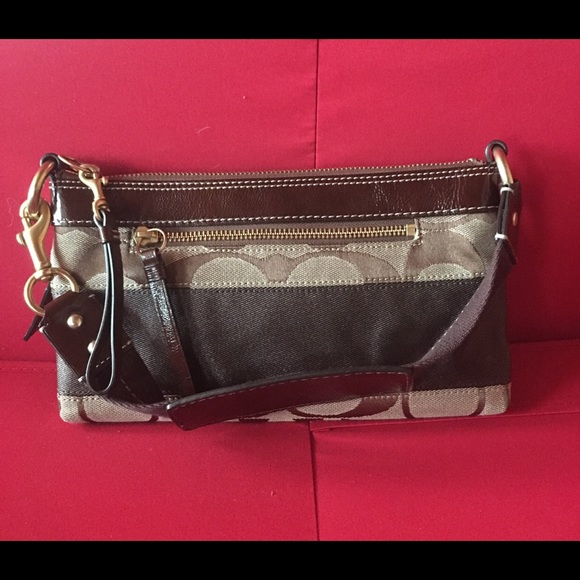 Coach Handbags - 🔥Authentic COACH purse FREE SHIPPING